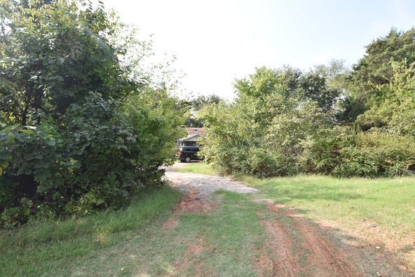 Crume: 3421 S Division St, Guthrie, OK 73044